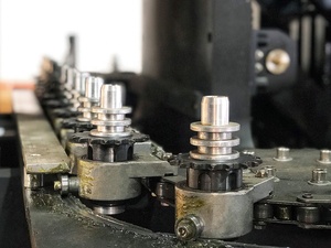 Máquina Sopladora Automática de Botellas de PP/PET <span class=keywords><strong>Sowell</strong></span> ECO-4L con PLC Mitsubishi y Cilindro Rotatorio SMC - Product Image 3