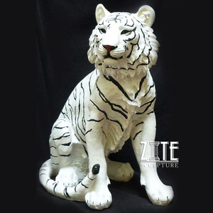 Escultura de Animal Decorativa, Estatua de Tigre Blanco de Fibra de Vidrio de Tamaño Real - Product Image 1