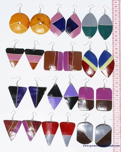 Boucles d'oreilles pendantes peintes à la main en bois de conception ethnique tribale à la mode bijoux de mode en alliage du Pérou pour cadeau - Product Image 2