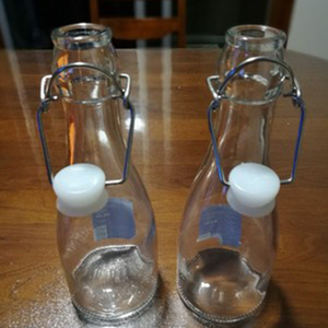 Botella de Vidrio Transparente Redonda con Tapa Abatible <span class=keywords><strong>Bormioli</strong></span> <span class=keywords><strong>Rocco</strong></span> Giara de 2 Litros con Tapón, para Bebidas, Smoothies, Kefir - Product Image 1