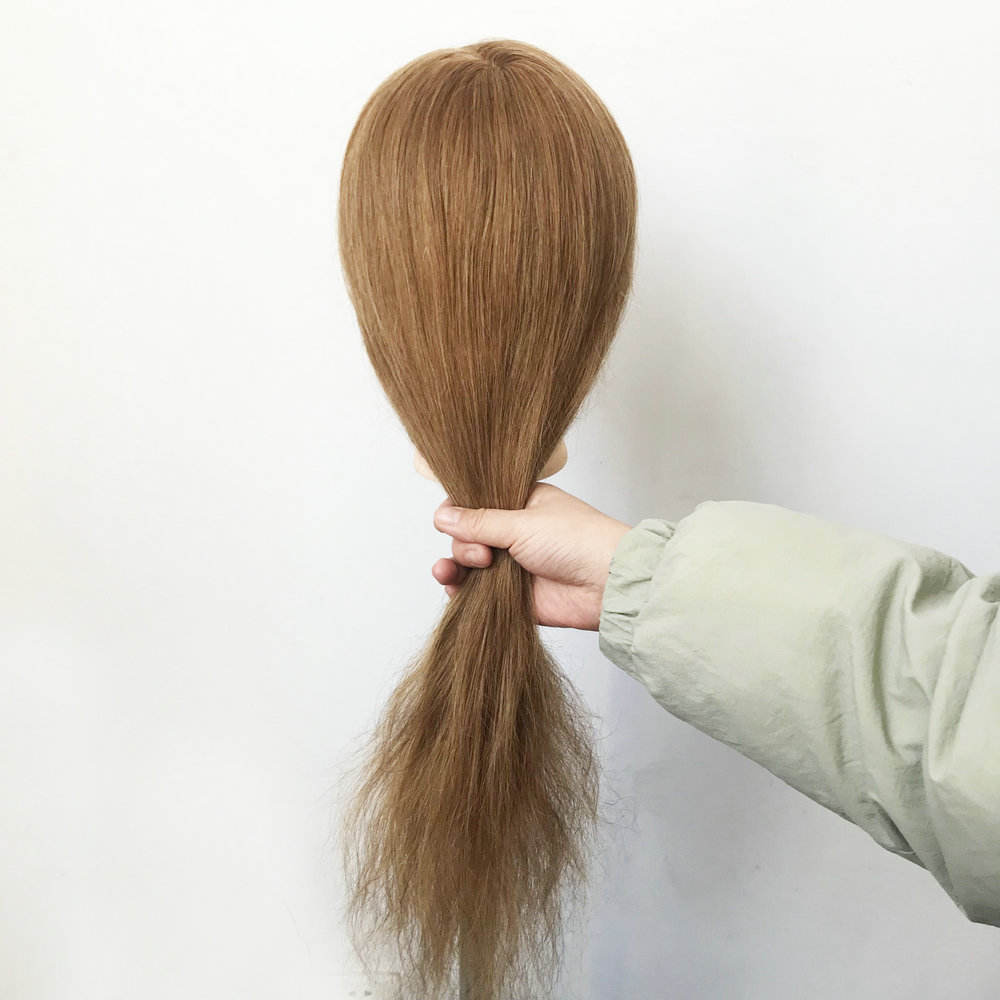 สีบลอนด์เข้ม