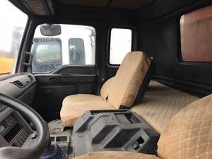 Camion à benne basculante ISUZU d'occasion avec moteurs 10PE1 et 10PD1, transmission manuelle à essence diesel, conduite à gauche, 6x4 roues motrices - Product Image 2