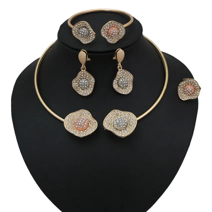 Wholesale 18K Gold-plated Alloy Fashion Jewelry Set Flower Design Necklace Ring Set Rhinestone Main Stone Party Jewellery Set