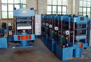 공장-직접 자동차 브레이크 패드 제조 기계 | 400T 유압 프레스 + CNC 리벳팅 | ISO/CE 인증 (새로운 모델 2025) - Product Image 2