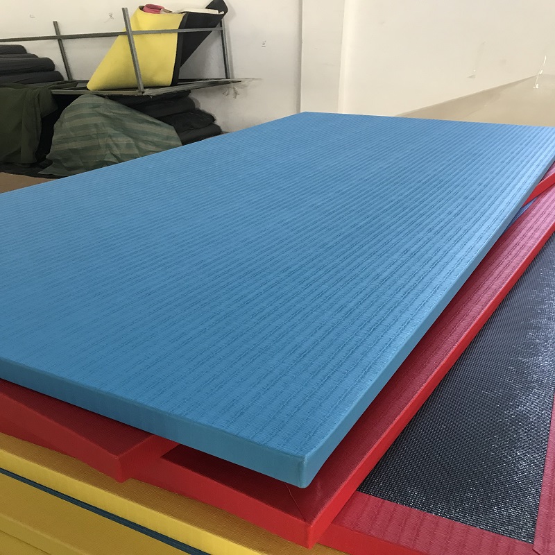 Standard größe neuer Typ komprimiertes Schwamm material Anti-Rutsch-Tatami-Judo-Crash matte zum Verkauf