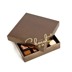 Toptan özel baskılı dekoratif şeker çikolata hediye kutusu ambalaj ile şerit