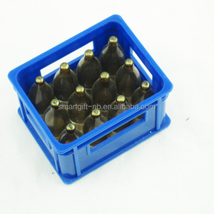 Caja de Plástico para Cerveza con Abrebotellas y Logotipo Personalizado - Product Image 1
