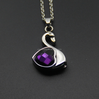 Urna Colgante de Acero Inoxidable con Forma de Cisne para Cenizas de Mascotas, Estilo Clásico Ortodoxo, Color Morado