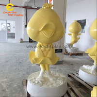 Statue de jardin amusante, adorable sculpture de dessin animé Donald Duck, sculpture de canard jaune en fibre de verre à des fins décoratives, fabriquée en résine