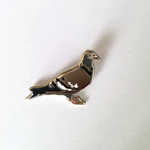 Эмалированный значок на лацкан в форме голубей с высоким лаком и серебряным покрытием