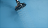 Mélangeur dissimulé à poignée unique supérieur système de douche pluie pommeau de douche en plastique finition chromée noyau de valve en céramique