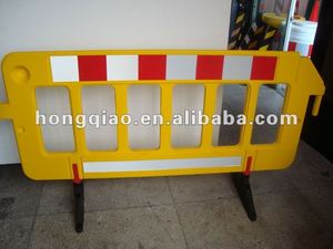 De 1950mm en amarillo de tráfico de plástico cerca de las barreras - Product Image 3