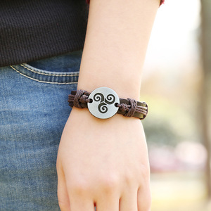 Bracelet Triskele Teen Wolf tendance pour femmes et hommes, bracelet en cuir avec breloque ronde, bracelet tressé, bracelet manchette, accessoires de bijoux - Product Image 4