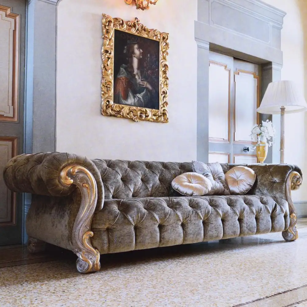 غرفة معيشة إيطالية فاخرة على الطراز الإيطالي ، أريكة كلاسيكية صلبة مع قماش كامل من أوراق الذهب