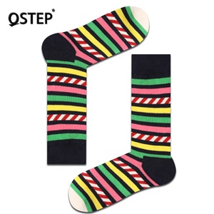Venta al por mayor logotipo personalizado diseño cómodo transpirable redondo de algodón de la raya de la Navidad, Ginebra, chocolate, vino, si puede leer esto traer vino de feliz vestido Calcetines Hombre Calcetines de colores - Product Image 1