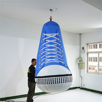 Chaussure gonflable géante publicitaire au design personnalisé et éclatant, modèle de baskets gonflables pour la publicité