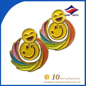 Heureux symbole <span class=keywords><strong>emoji</strong></span> badge en métal personnalisé émail broches pour vente chaude - Product Image 3