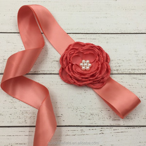 Banda larga Flor <span class=keywords><strong>de</strong></span> satén a <span class=keywords><strong>juego</strong></span> perla en <span class=keywords><strong>el</strong></span> centro varios colores en capas flor tocado - Product Image 6