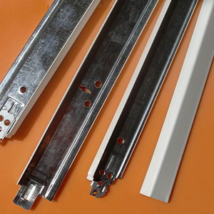 Sistema Moderno di Griglia per Controsoffitto in Lega di Alluminio, <span class=keywords><strong>Canale</strong></span> di Supporto per Installazione di Controsoffitti Sospesi, Resistente alla Corrosione e Ignifugo - Product Image 1