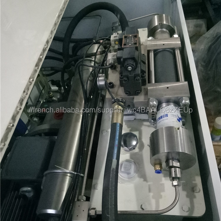 4 M * 2 M découpe jet d'eau intensificateur H2O pompe machine; 5 axes tête de coupe système pompe à multiplicateur.