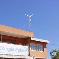 Éolienne domestique 5 kW à vendre avec générateur éolien + contrôleur + batterie + onduleur hors réseau 220v 380v