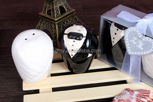 Secoueurs de sel et de poivre, cadeau de mariage pour la mariée et le marié - Product Image 2