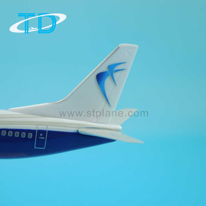 Model Plan Blue Air 1/200 16cm Boeing 737-400 - Gift Idea