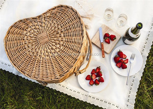 Alta qualidade coração forma vime piquenique cesta para 4 pessoa com talheres - Product Image 2