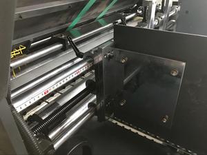 Incollatrice semiautomatica della cartella di fustellatura della macchina di laminazione della flauto della tavola alta - Product Image 4