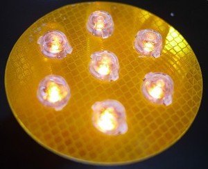 Durable Aluminium and PC Material Solar LED Traffic Warning Signal with Nine-Flash Yellow LED Li-Fe <b>Battery</b> 12-Hour Flashing - Product Image 4