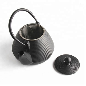Théière japonaise en fonte noire avec <span class=keywords><strong>filtre</strong></span> à thé, pot classique noir et tasse à thé avec soucoupe - Product Image 4