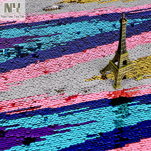 Nanyee Dệt Cầu Vồng Quy Mô Cá Sequin Vải Chevron - Product Image 4