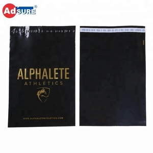 ที่กำหนดเองกาวในตัวพลาสติกมันวาวสีดำจัดส่งพัสดุถุงโพลีเมลที่มีการพิมพ์ทอง - Product Image 4