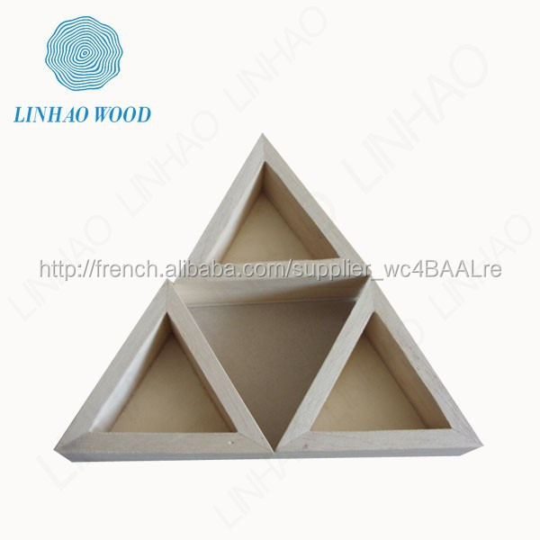 Main petite craved décorative triangle en forme en bois unfinished plateau