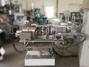 Macchina automatica per la produzione di spazzole per capelli tinte - Product Image 2