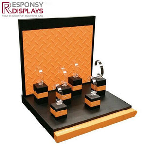 Support d'affichage pour montres en acrylique haute clarté pour comptoirs <span class=keywords><strong>de</strong></span> vente au détail avec un design à plusieurs niveaux pour mettre en valeur les montres <span class=keywords><strong>de</strong></span> luxe et les montres intelligentes - Product Image 3