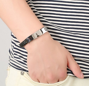 <span class=keywords><strong>Bracciale</strong></span> Unisex AKISS Classico Placcato <span class=keywords><strong>Argento</strong></span> in Pelle Intrecciata <span class=keywords><strong>con</strong></span> Messaggio Inciso Gioiello Braccialetto Personalizzabile - Product Image 5
