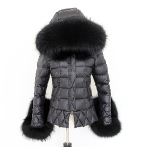 Manteau d'hiver pour femmes de style <span class=keywords><strong>court</strong></span> à la mode classique vêtements veste en duvet de canard de haute qualité avec <span class=keywords><strong>capuche</strong></span> en fourrure - Product Image 3