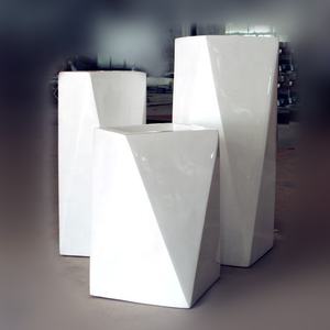 Escultura de Vaso Decorativo em Resina Leve, Artesanal e Pintada à Mão, de Alta Qualidade, à Prova d'Água, para Atacado - Product Image 3