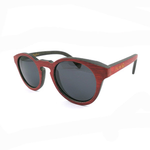 Gafas de Sol de bambú sostenibles de primera calidad con colores personalizados de dos tonos, rojo y azul con lentes polarizadas - Product Image 3