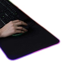 Tapis de souris RGB avec éclairage LED sur les bords, surface douce, base en caoutchouc antidérapante pour configuration de jeu