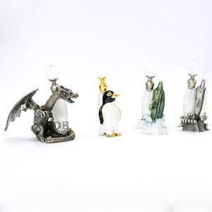 Flacon de <span class=keywords><strong>parfum</strong></span> miniature en verre givré de 6 ml en forme d'animal (dragon, dauphin) en bronze doré, flacon d'huile essentielle rechargeable en forme de bourreau d'abeille - Product Image 1