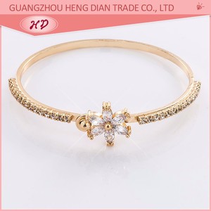 Nuevo Diseño de Pulsera de Oro Falso de Moda, Cadena de Mano Dorada con Diseño Moderno - Product Image 3