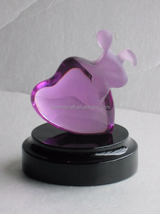 Tùy Chỉnh Chất Lượng Rõ Ràng Nhựa Epoxy Nghệ Thuật Nhựa Đúc Trái Tim Màu Đỏ Hình Dạng Bức Tượng Nghệ Thuật Resn Thủ Công Mỹ Nghệ - Product Image 4