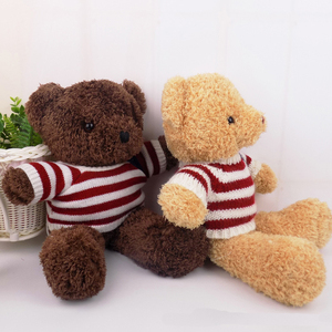Orsacchiotto Morbido in Peluche con Maglione a Righe Rosse e Bianche, Disponibile in 2 Colori - Product Image 1