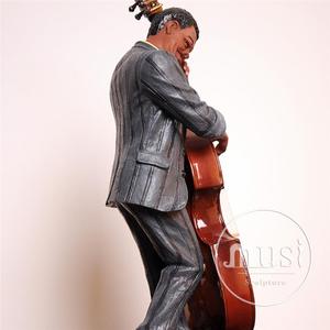 Scultura in Vetroresina di Musicista che Suona il Violoncello per Decorazione Domestica - Product Image 3