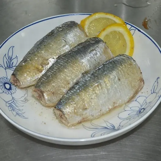 Canned fish canned sardines in oil (in vegetable oil)