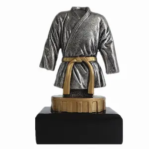 Conjunto de resina para artes marciales, conjunto de uniforme de Karate, trofeo, figurita, 14cm