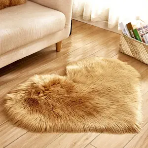 Faux Fur พรมพรม Love Shape Fake Sheepskin Anti - Skid พื้นที่ปุยพรม Elegant Chic Cozy สำหรับ home Living ห้องนอนโซฟา