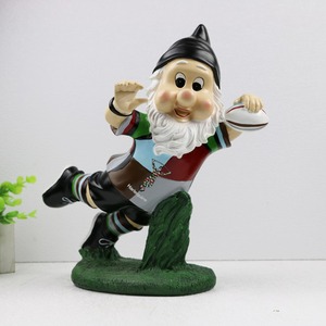 Figurines <span class=keywords><strong>de</strong></span> gnomes <span class=keywords><strong>de</strong></span> football en résine personnalisées en gros, gnome <span class=keywords><strong>de</strong></span> <span class=keywords><strong>jardin</strong></span> - Product Image 5